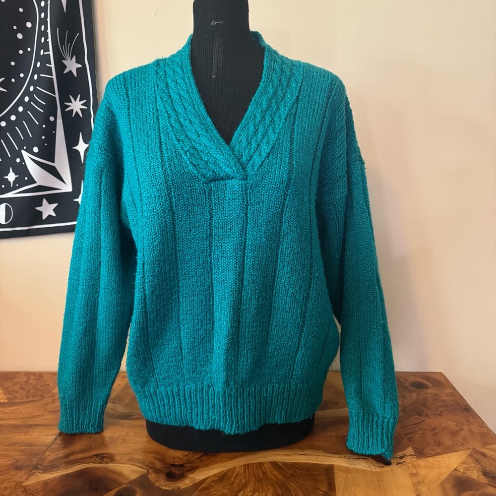 Vintage L Bristol Court Teal Acrylic V-Neck Women Sweater Shoulder Pads